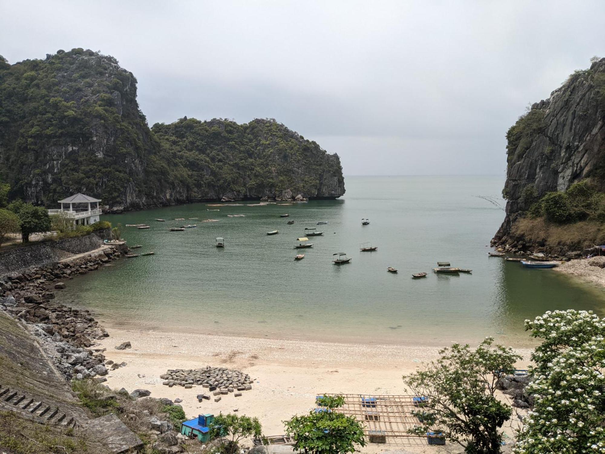 Tung Quang Hotel Dong Khe Sau Exterior photo