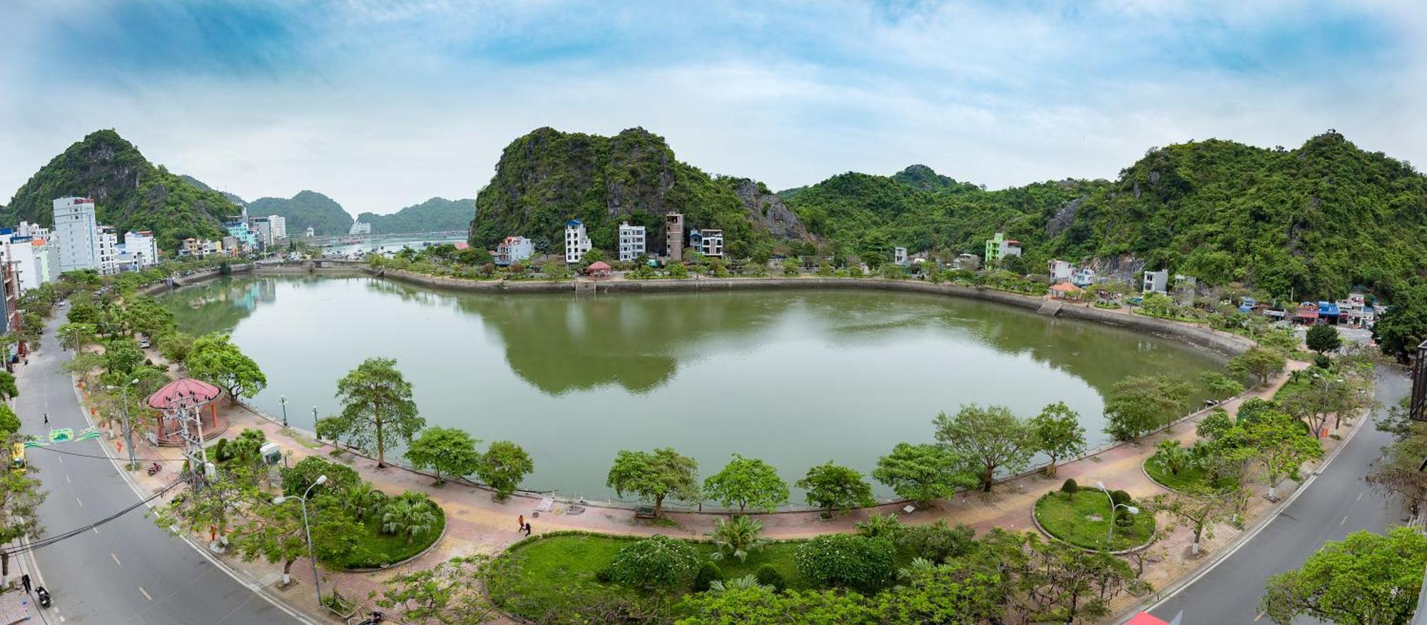 Tung Quang Hotel Dong Khe Sau Exterior photo